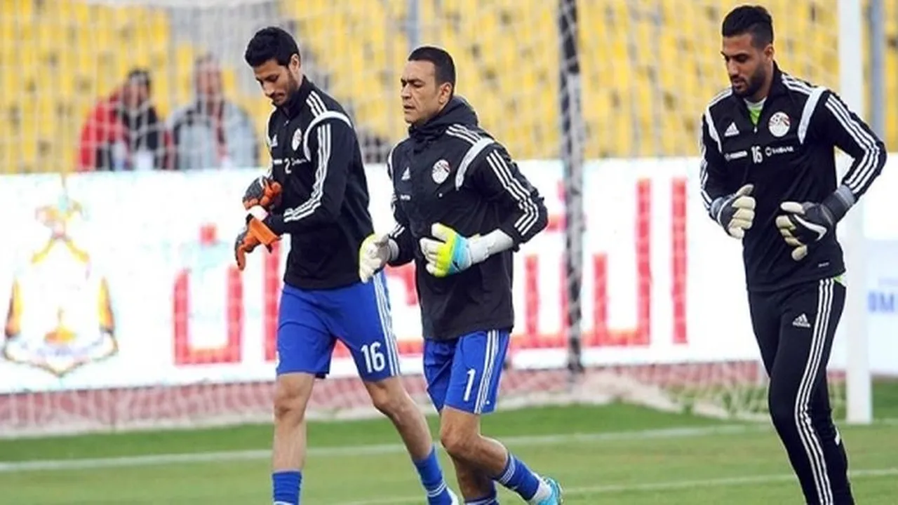 دارت عجلة الزمن.. الشناوي يواجه مصير الحضري قبيل كأس العالم